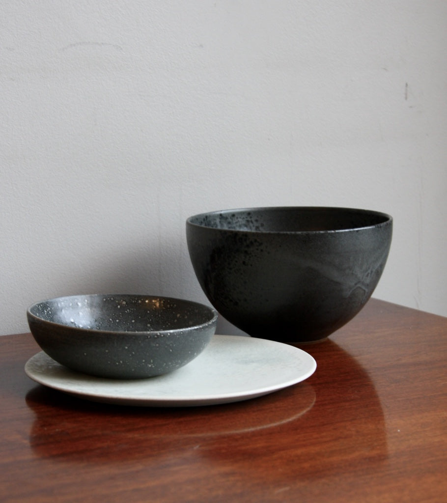Medium Shallow Bowl 8Black and White Glaze  Kasper Würtz - Image 3