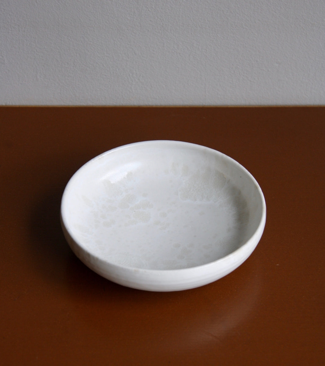 Medium Shallow Bowl 8 Ivory White Glaze Kasper Würtz - Image 1