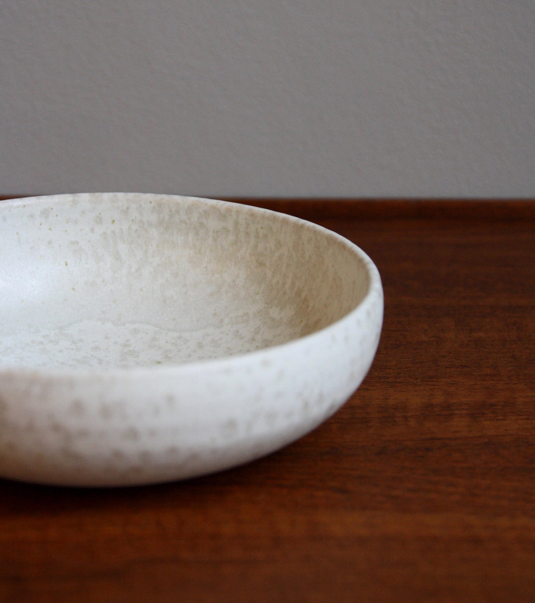 Medium Shallow Bowl 8 White Glaze Kasper Würtz - Image 5