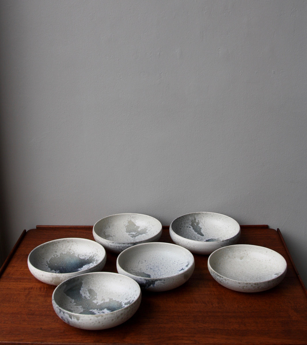 Medium Shallow Bowl 8White & Soft Blue Glaze Kasper Würtz - Image 13