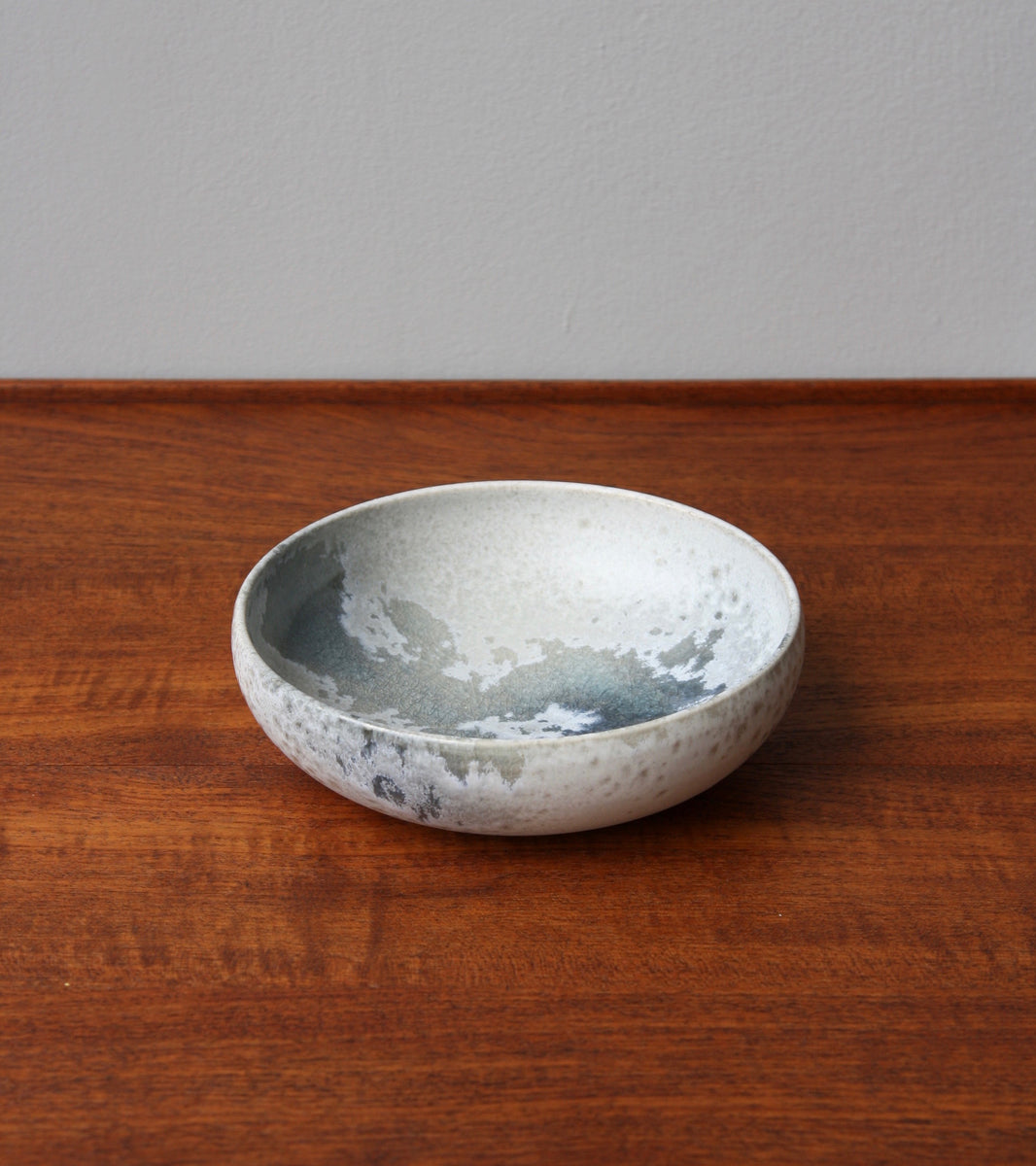 Medium Shallow Bowl 8White & Soft Blue Glaze Kasper Würtz - Image 1