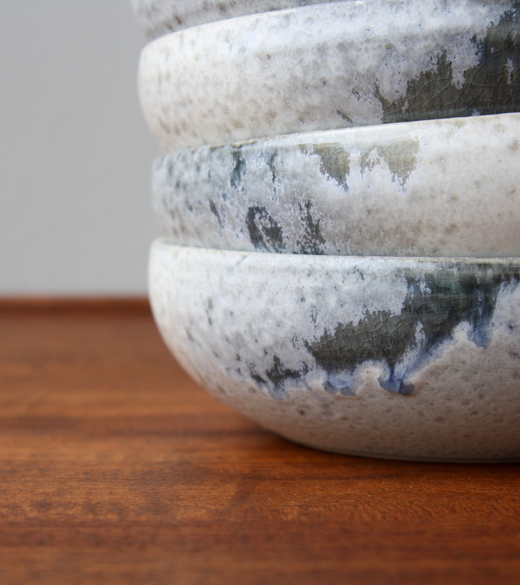 Medium Shallow Bowl 8White & Soft Blue Glaze Kasper Würtz - Image 3