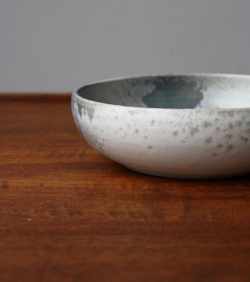 Medium Shallow Bowl 8White & Soft Blue Glaze Kasper Würtz - Image 4