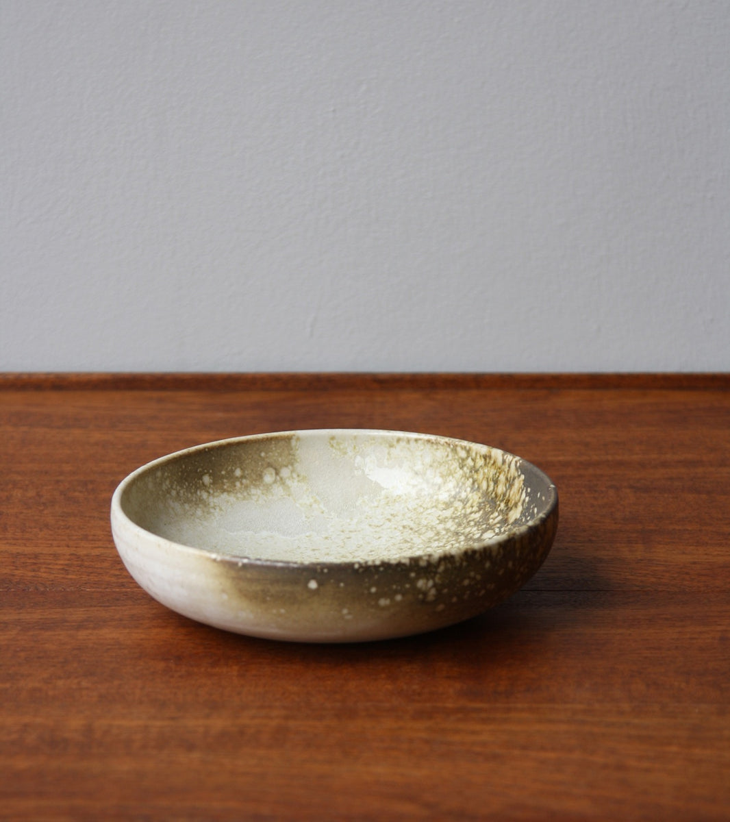 Medium Shallow Bowl 8White & Yellow Glaze Kasper Würtz - Image 1