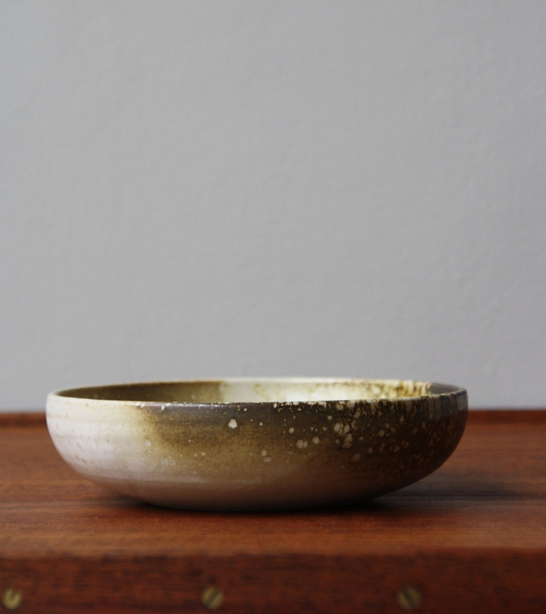 Medium Shallow Bowl 8White & Yellow Glaze Kasper Würtz - Image 4