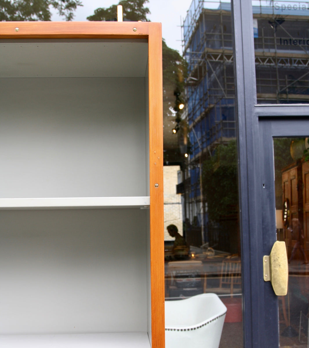 Narrow Bookcase Børge Mogensen & Grete Meyer - details Quality Danish Modern Beautiful Handmade Danish Design Architect Designed Simple Built for the future Storage original 