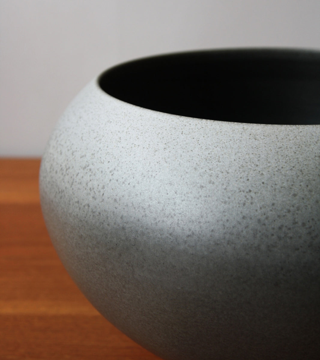 One Off Onion Shaped PlanterGradient Grey Glaze Kasper Würtz - Image 3