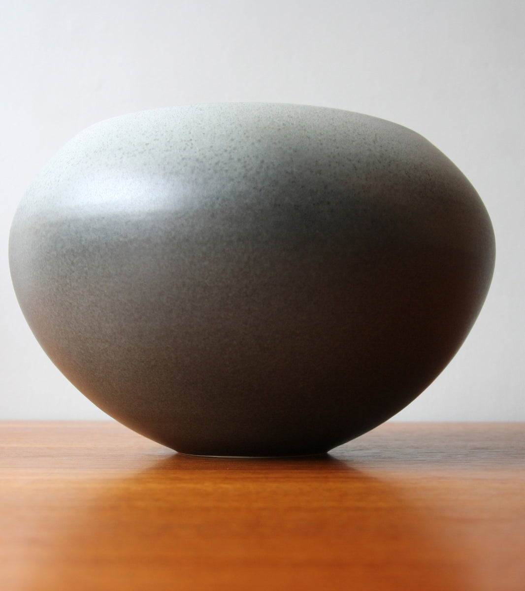One Off Onion Shaped PlanterGradient Grey Glaze Kasper Würtz - Image 4