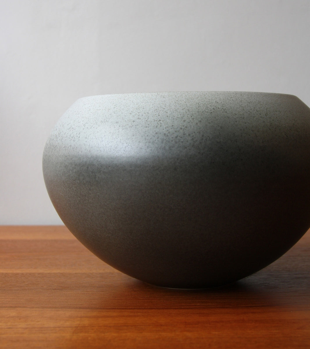 One Off Onion Shaped PlanterGradient Grey Glaze Kasper Würtz - Image 9