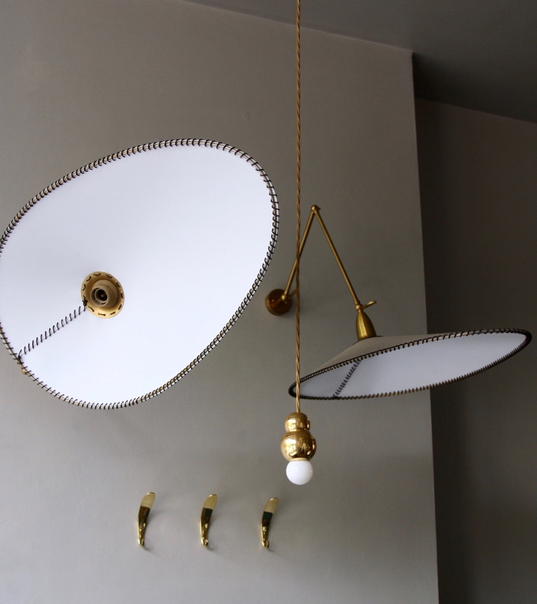 PAIR OF ITALIAN BRASS ARTICULATED WALL LIGHTS BY ALBINI & HELG c