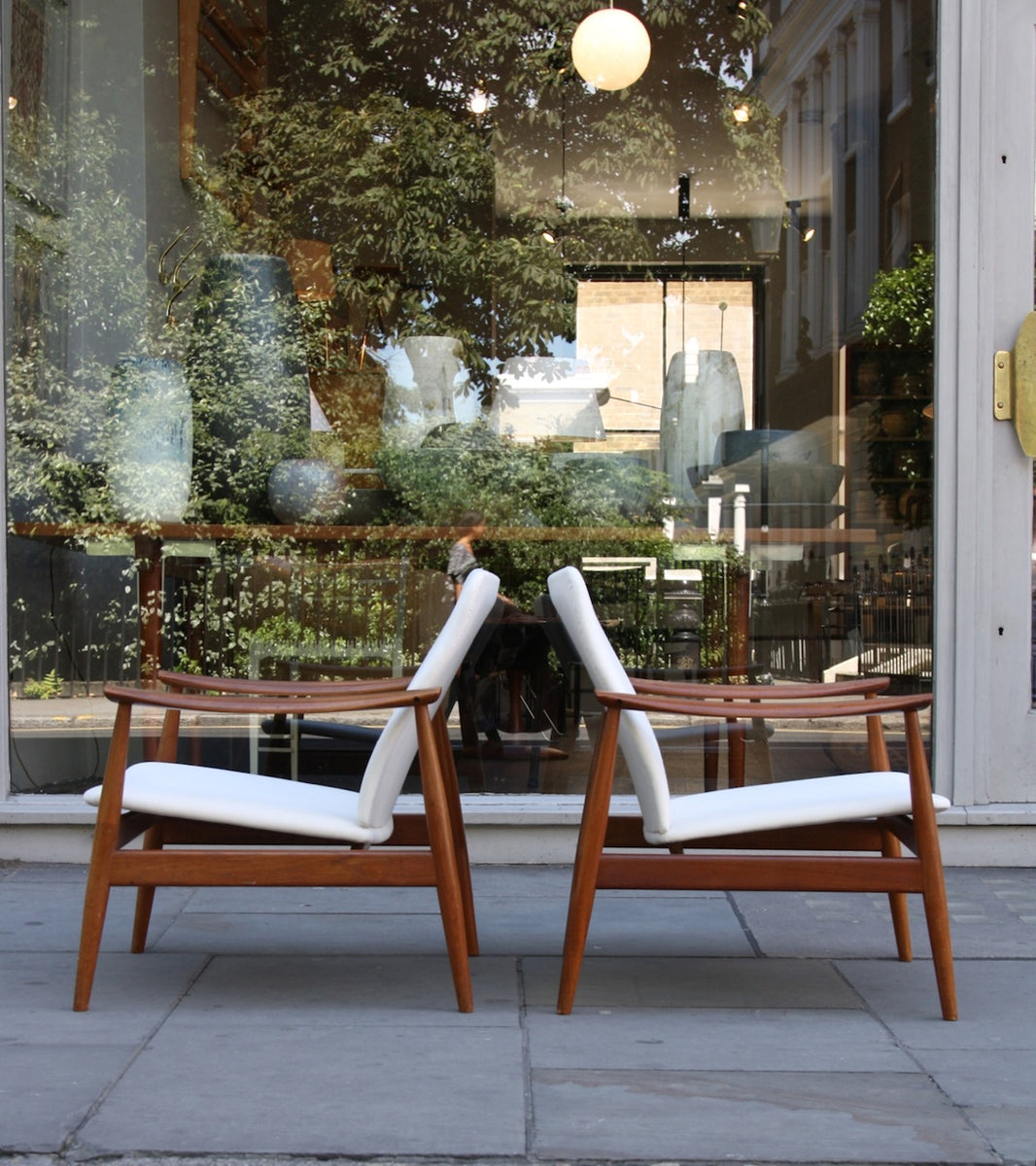 Pair of FD 138 Armchairs Finn Juhl - Image 2