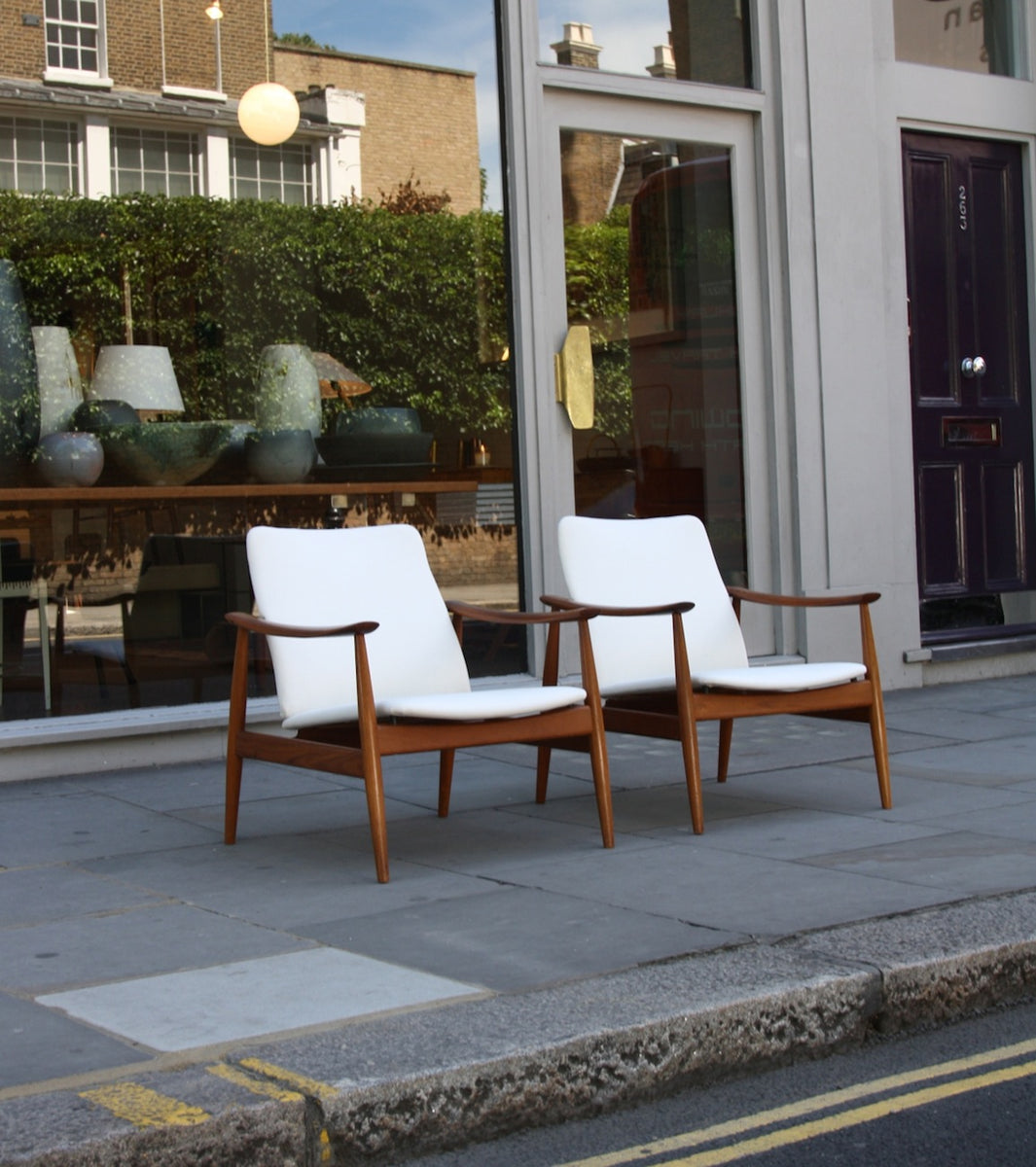 Pair of FD 138 Armchairs Finn Juhl - Image 3