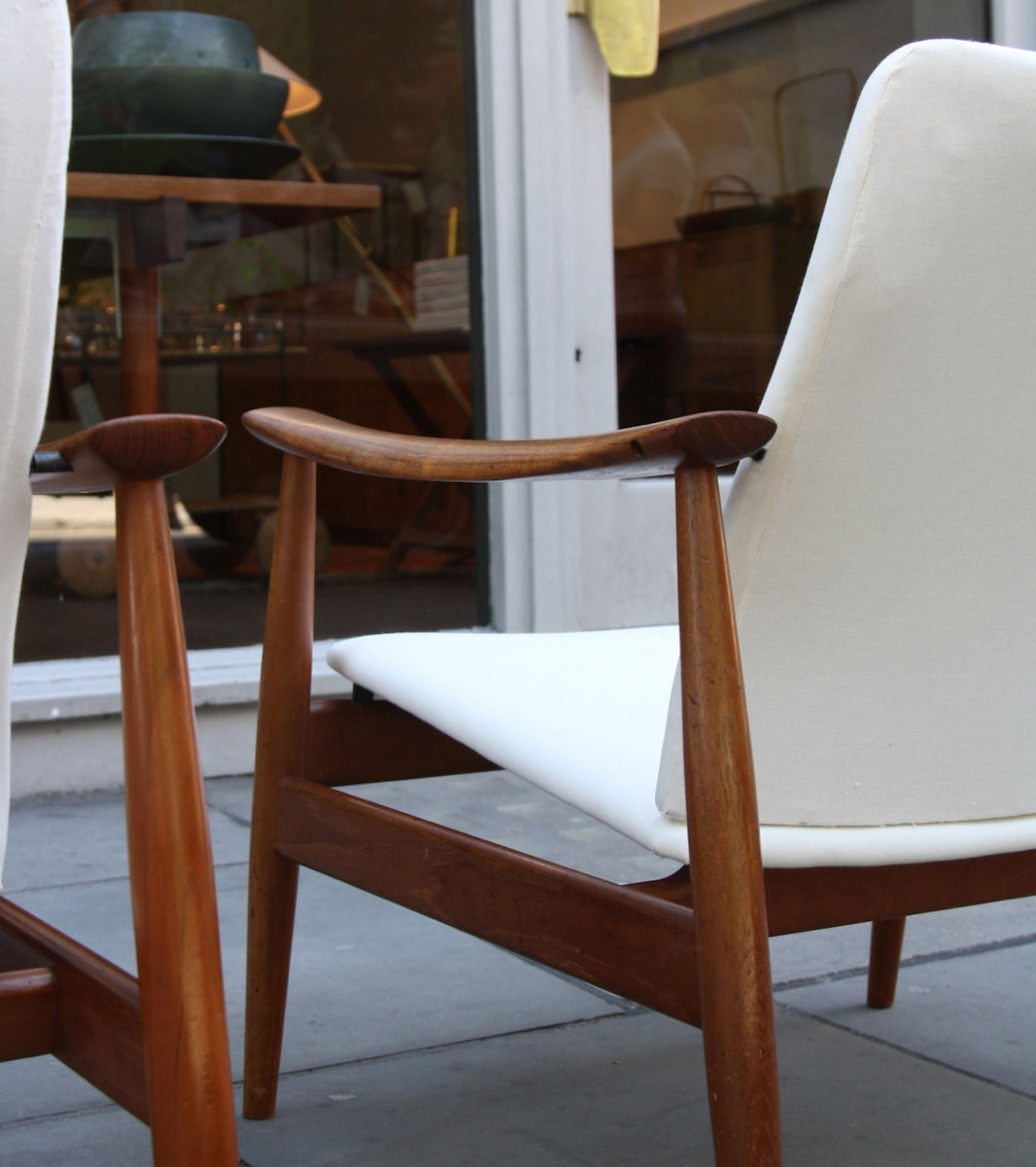 Pair of FD 138 Armchairs Finn Juhl - Image 5