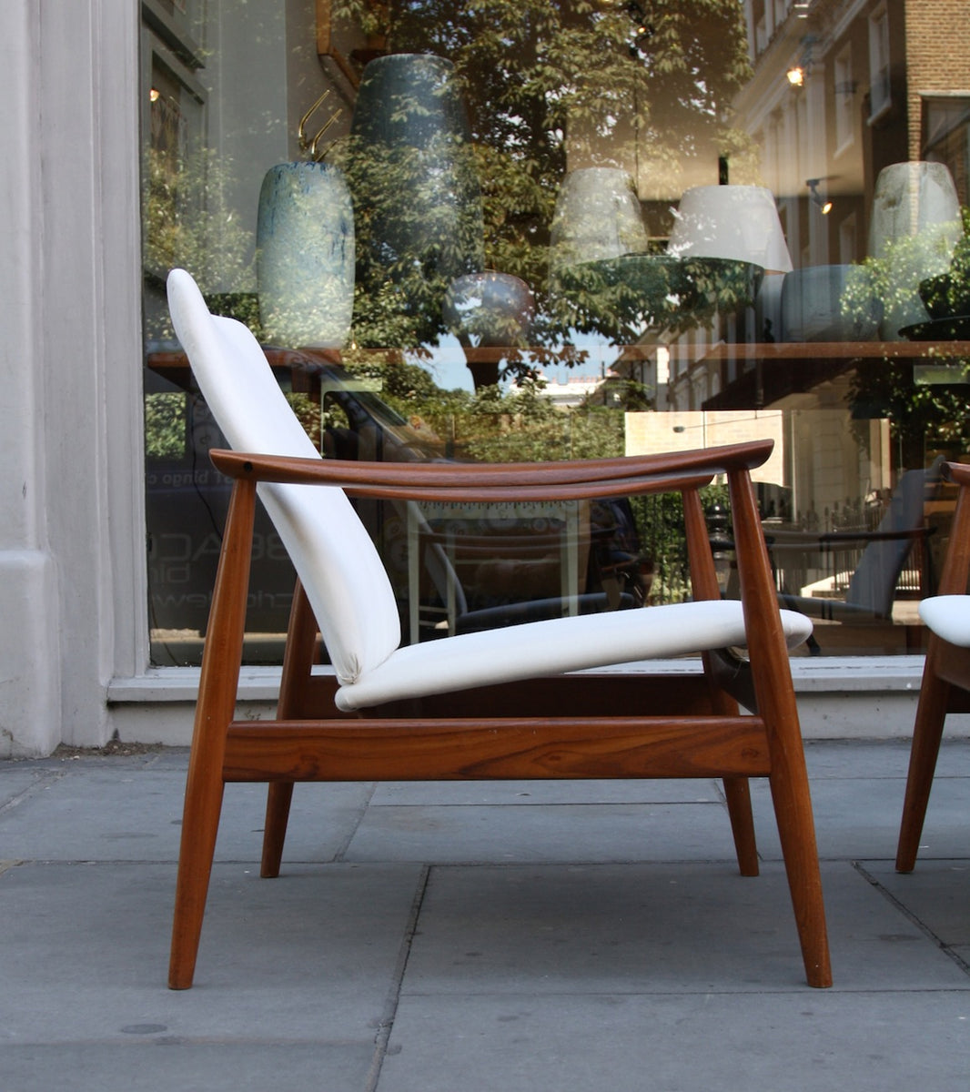Pair of FD 138 Armchairs Finn Juhl - Image 7