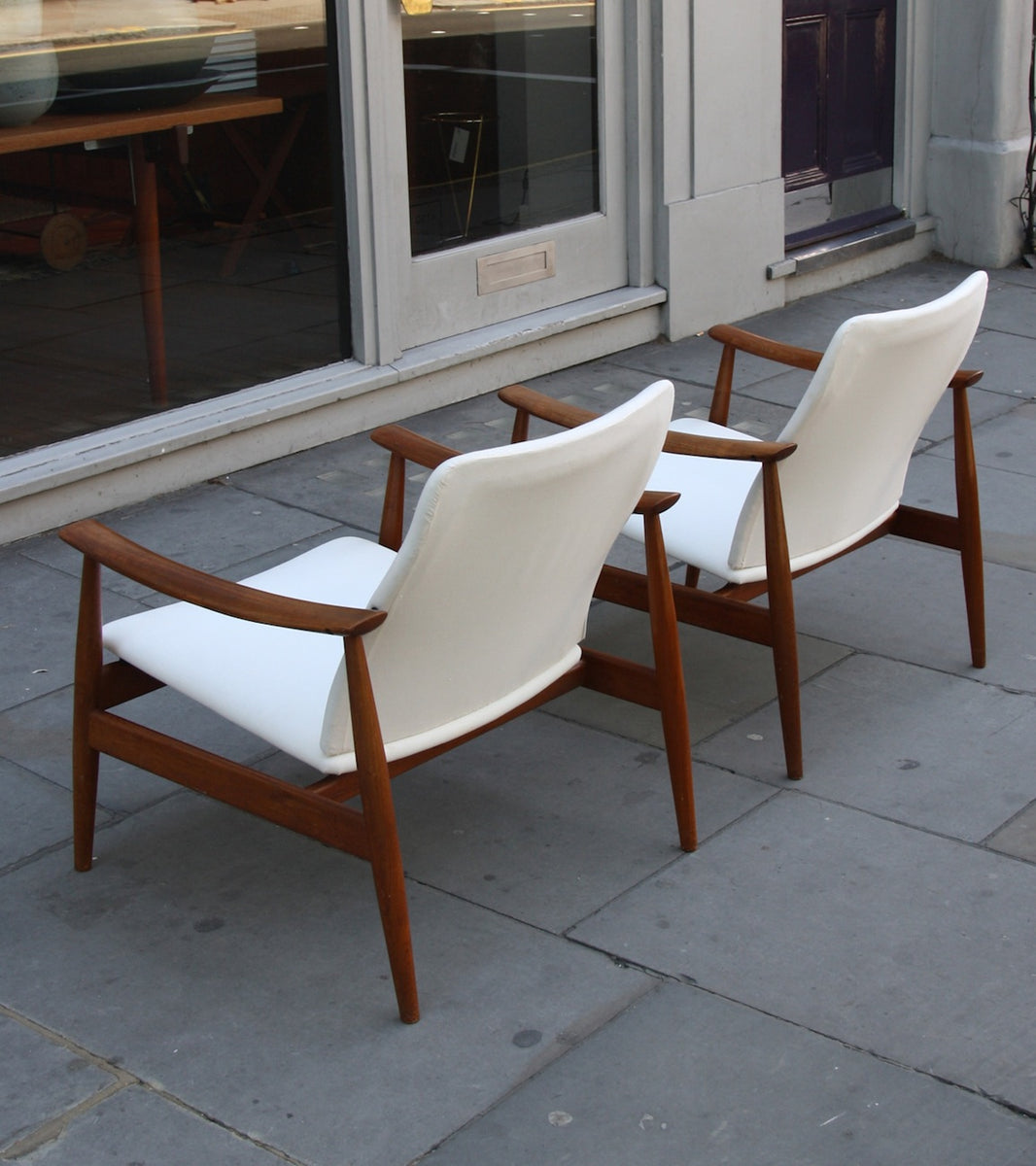 Pair of FD 138 Armchairs Finn Juhl - Image 9