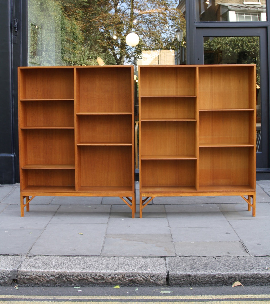 Pair of Oak Bookcases Børge Mogensen - Image 3