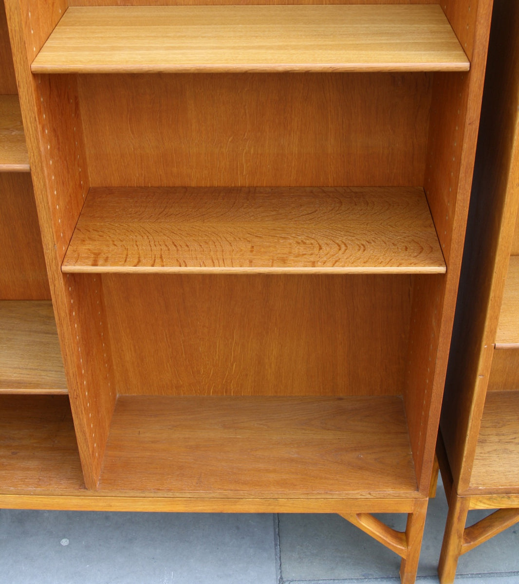 Pair of Oak Bookcases Børge Mogensen - Image 5