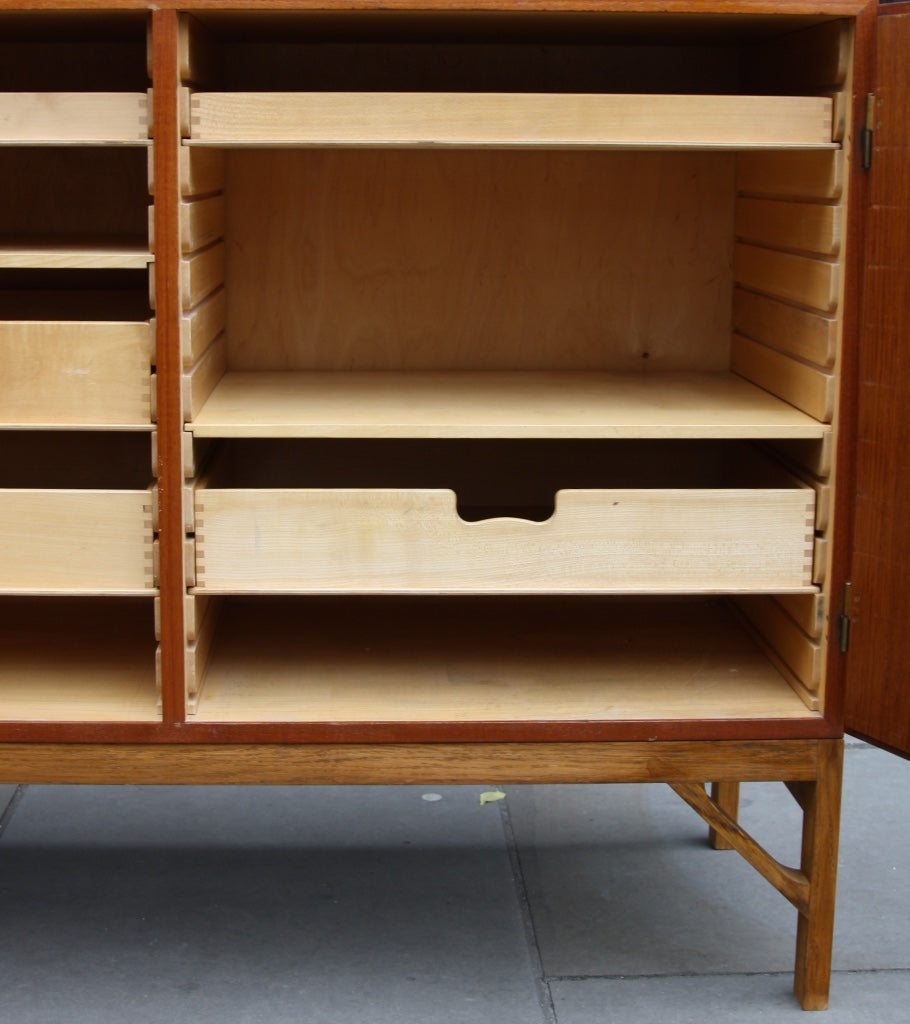 Pair of Teak 232 Cabinets Børge Mogensen - Image 4