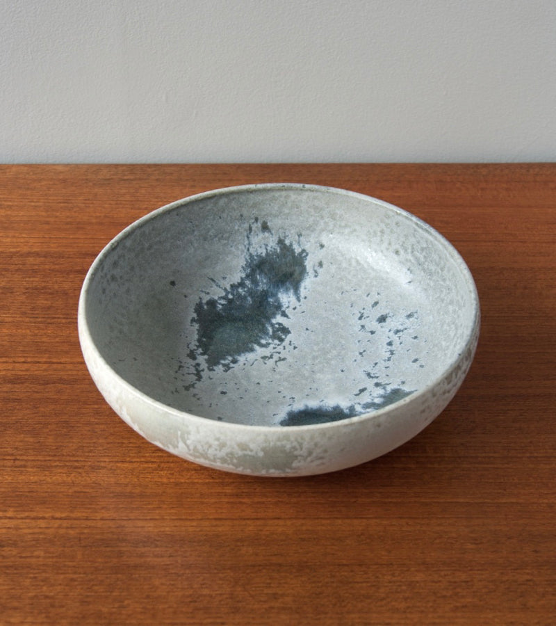 Serving Bowl 14White and Soft Blue Glaze Kasper Würtz - Image 2
