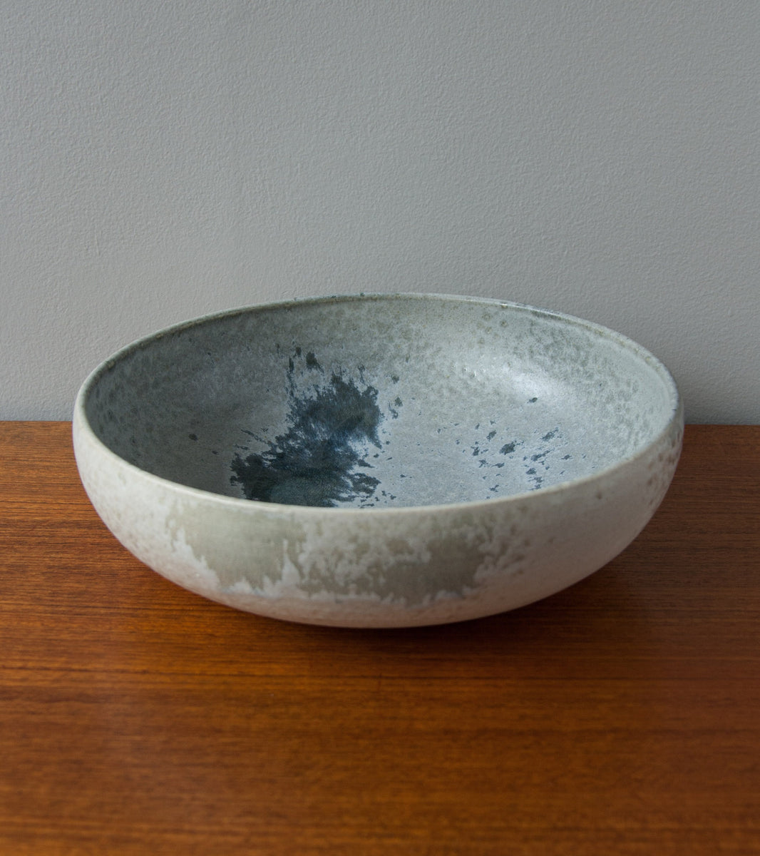 Serving Bowl 14White and Soft Blue Glaze Kasper Würtz - Image 3