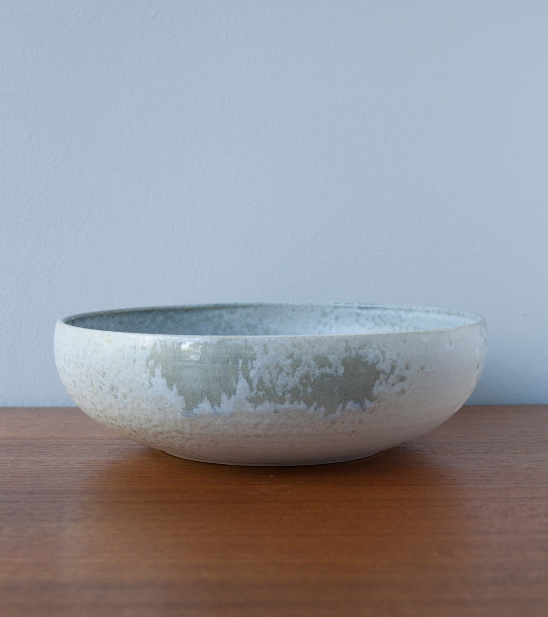 Serving Bowl 14White and Soft Blue Glaze Kasper Würtz - Image 4
