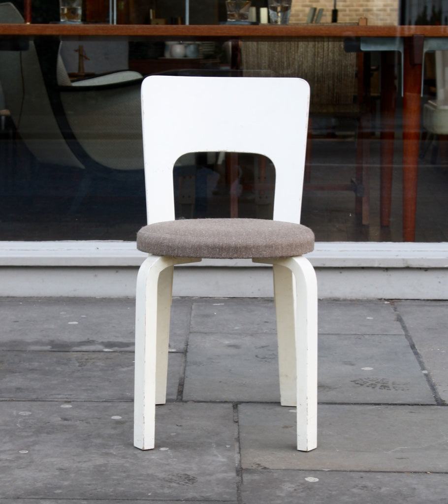 Set of Four Dining Chairs Alvar Aalto  - Image 8