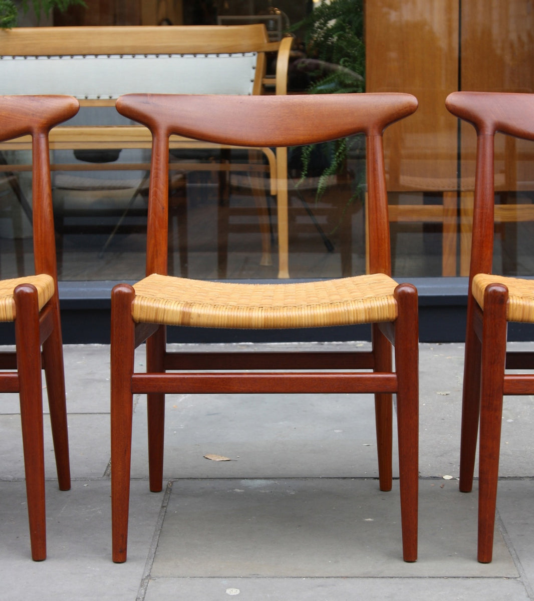 Set of Four Model W2 Chairs Hans Wegner - Image 5