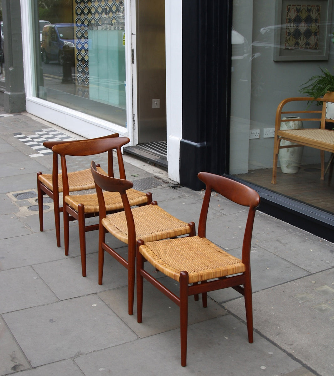 Set of Four Model W2 Chairs Hans Wegner - Image 9