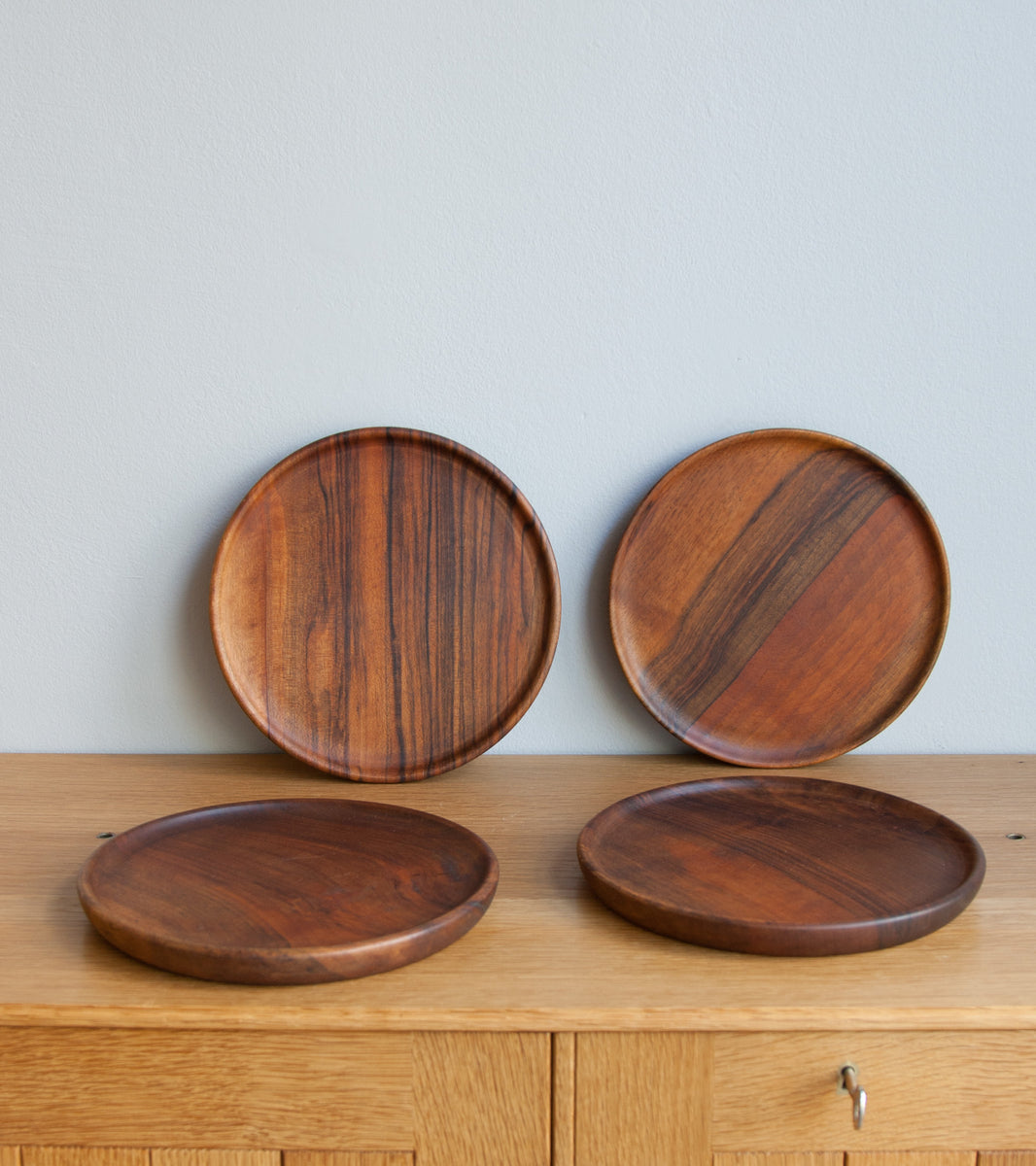 Set of Four Walnut Plates Carl Auböck - Image 4