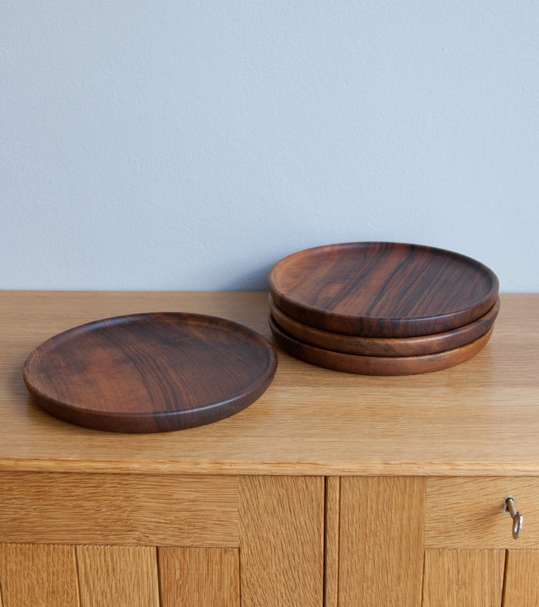 Set of Four Walnut Plates Carl Auböck - Image 6