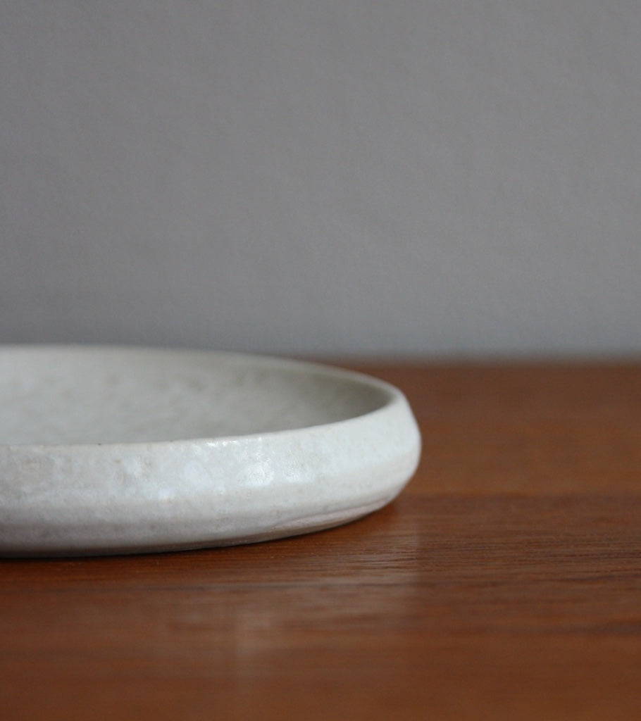 Small Rimmed Plate 2White Glaze Kasper Würtz - Image 5